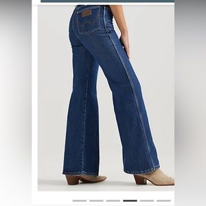 WOMEN'S WRANGLER® WANDERER 622 HIGH RISE FLARE JEAN IN SKI PATROL